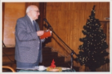 Spotkanie autorskie z Jerzym Bogdanem Kosem, prezesem Towarzystwa Miłośników Ziemi Trzebnickiej, 8.12.2004 r. (fot. 2) [Dokument ikonograficzny]