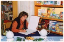Spotkanie autorskie z Wandą Chotomską, 25.11.2002 r. (fot. 1) [Dokument ikonograficzny]