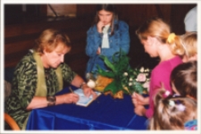 Spotkanie autorskie z Wandą Chotomską, 6.10.2003 r. (fot. 5) [Dokument ikonograficzny]