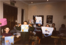 Wiosenne obrazki : zajęcia w bibliotece z uczniami ze Szkoły Podstawowej nr 2 w Obornikach Śląskich, prowadzone przez Małgorzatę Biernacką, 27.03.2003 r. (fot. 4) [Dokument ikonograficzny]