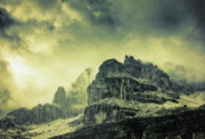 Z mgły i kamieni [Dokument ikonograficzny]