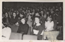 Pierwszy środowiskowy pokaz plastyki amatorskiej w Obornickim Ośrodku Kultury, maj 1976 r. (fot. 1) [Dokument ikonograficzny]