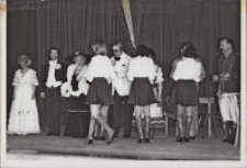 Operetka „Hrabina Marica” Imre Kalmana w wykonaniu Teatru Muzycznego z Wrocławia w sali widowiskowej Obornickiego Ośrodka Kultury, 30.04.1977 r. [Dokument ikonograficzny]