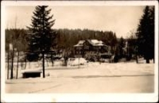 Szklarska Poręba Górna - zimowy widok na dom wypoczynkowy "Landhaus Schlesien" [Dokument ikonograficzny]