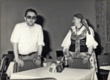 Reżyser Kazimierz Kutz prowadzi warsztaty podczas V Obornickich Spotkań Filmowo-Literackich, 8.06.1980 r. [Dokument ikonograficzny]