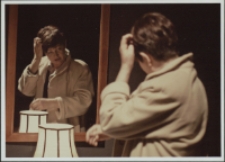 Papierowe kwiaty (fot. 1) [Dokument ikonograficzny]