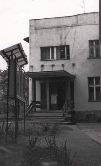 Zabawa taneczna członk&oacute;w Klubu Seniora w Obornickim Ośrodku Kultury, 22.09.1981 r. [Dokument ikonograficzny]