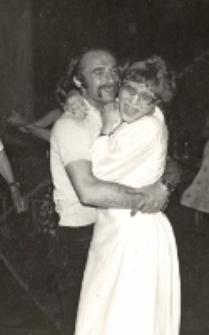 Zabawa taneczna podczas Dnia Działacza Kultury : gra zespół „Parafianie”, który 5 czerwca 1982 r. obchodził swoje dziesięciolecie, 5.06.1982 r. [Dokument ikonograficzny]