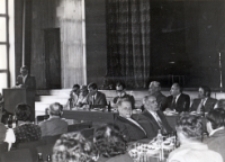 Uczestnicy gminnego zjazdu Zjednoczonego Stronnictwa Ludowego w Obornickim Ośrodku Kultury, 24.04.1983 r. [Dokument ikonograficzny]