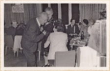 Wieczorek taneczny Klubu Seniora w Miejskim Międzyzakładowym Domu Kultury w Obornikach Śląskich, 3.01.1974 r. (fot. 2) [Dokument ikonograficzny]