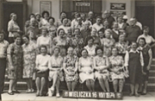 Wycieczka do Krakowa i Wieliczki Klubu Seniora z Miejskiego Międzyzakładowego Domu Kultury w Obornikach Śląskich, 15-16.08.1974 r. [Dokument ikonograficzny]