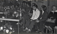 IV Wystawa Kompozycji Kwiatowych, zorganizowana przez Klub Seniora w sali widowiskowej Obornickiego Ośrodka Kultury, 10.09.1977 r. (fot. 2) [Dokument ikonograficzny]