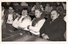 Zdjęcia zespołu śpiewaczego z Piekar z eliminacji do konkursu piosenki radzieckiej, styczeń 1986 r. [Dokument ikonograficzny]