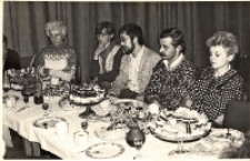 Uroczystości zakończenia imprezy &bdquo;Szkoła Zdrowia&rdquo; w świetlicy Koła Gospodyń Wiejskich w Piekarach, 19.12.1989 r. (fot. 3) [Dokument ikonograficzny]