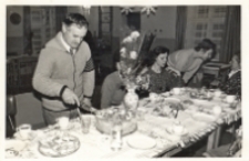 Jubileusz piętnastolecia prowadzenia świetlicy wiejskiej w Piekarach przez Eustachego Drymucha, 14.03.1991 r. (fot. 5) [Dokument ikonograficzny]