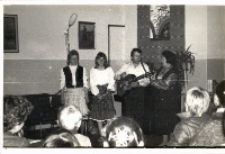 Występy rodzinnego zespołu ludowego Polensky z Niemieckiej Republiki Demokratycznej i zespołu Lubina z Czechosłowacji, 14.11.1987 r. [Dokument ikonograficzny]