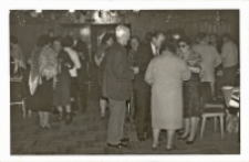 Zabawa karnawałowa Klubu Seniora, 12.01.1988 r. (fot. 2) [Dokument ikonograficzny]