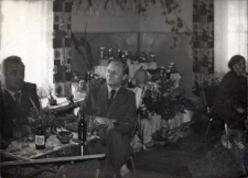 Zdjęcia z wystawy plonów i przetworów „Już Jesień”, urządzonej w Klubie Leśnym w Osoli, 1.09.1980 r. [Dokument ikonograficzny]