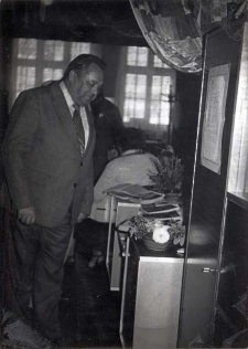 Zdjęcia z wizytacji dokonywanej przez prezydium rady Centralnego Związku Spółdzielni Rolnych i zarząd Wojewódzkiego Związku Gminnych Spółdzielni z Wrocławia w Klubie Rolnika w Osoli, 2.09.1981 r. [Dokument ikonograficzny]