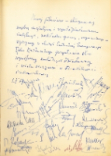 Wizyta delegacji z Ministerstwa Kultury i Sztuki z ministrem Zygmuntem Garsteckim i Wiesławem Adamskim z okazji ogólnopolskiej inauguracji roku kulturalnego 1969/1970 : wpis do księgi pamiątkowej ośrodka kultury w Obornikach Śląskich, 1.10.1969 r. [Dokument ikonograficzny]