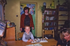 Wizyta Polskiego Radia Wrocław w Bibliotece im. Jarosława Iwaszkiewicza w Obornikach Śląskich, ok. 2004 r. (fot. 3) [Dokument ikonograficzny]