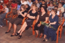 Mamo, nasza Mamo : spektakl dla młodzieży i Mam w wykonaniu gimnazjalistów z okazji Dnia Matki, 25.05.2007 r. (fot. 8) [Dokument ikonograficzny]