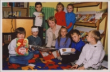 Zajęcia z przedszkolakami w Bibliotece im. Jarosława Iwaszkiewicza w Obornikach Śląskich, ok. 2007 r. (fot. 1) [Dokument ikonograficzny]
