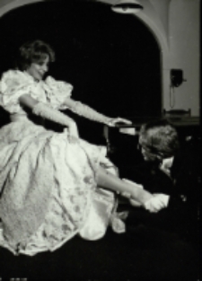 Panna Julia (fot. 3) [Dokument ikonograficzny]