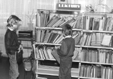 Wypożyczalnia Działu dla Dzieci i Młodzieży [Dokument ikonograficzny]