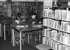 Czytelnia Działu dla Dzieci i Młodzieży [Dokument ikonograficzny]