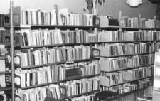 Wypożyczalnia w Dziale dla Dorosłych [Dokument ikonograficzny]