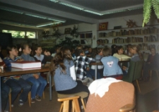 Uczniowie klas I-III ze Szkoły Podstawowej w Warzęgowie [Dokument ikonograficzny]