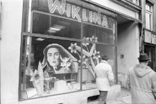 Jelenia Góra - witryna sklepowa (fot. 1) [Dokument ikonograficzny]