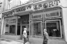 Jelenia Góra - witryna sklepowa (fot. 4) [Dokument ikonograficzny]