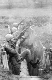 Jelenia Góra - Wyższa Oficerska Szkoła Radiotechniczna (fot. 9) [Dokument ikonograficzny]