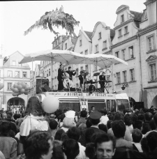 Teatry uliczne (fot. 6) [Dokument ikonograficzny]