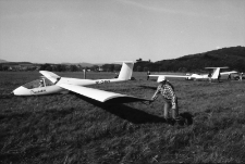 Lotnisko Aeroklubu Jeleniogórskiego (fot. 1) [Dokument ikonograficzny]