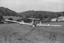 Lotnisko Aeroklubu Jeleniogórskiego (fot. 2) [Dokument ikonograficzny]