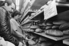 Jelenia G&oacute;ra - handel (fot. 11), sklep Społem przy ulicy Sudeckiej [Dokument ikonograficzny]