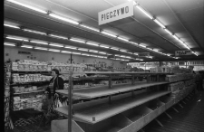 Jelenia Góra - handel (fot. 12) sklep Społem przy ulicy Sudeckiej [Dokument ikonograficzny]