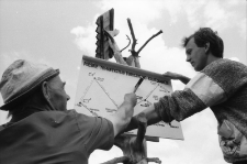 Karkonosze - instalacja schematu szlaków [Dokument ikonograficzny]