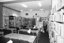 Jelenia Góra - czytelnia Wojewódzkiej Biblioteki Publicznej (fot. 4) [Dokument ikonograficzny]
