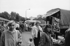 Jelenia Góra - targowisko przy ulicy Ludomira Różyckiego (fot. 3) [Dokument ikonograficzny]