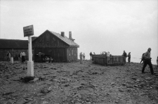 Karkonosze - dawne schronisko na Śnieżce (fot. 2) [Dokument ikonograficzny]