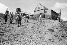 Karkonosze - dawne schronisko na Śnieżce (fot. 3) [Dokument ikonograficzny]