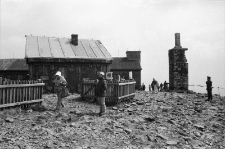 Karkonosze - dawne schronisko na Śnieżce (fot. 4) [Dokument ikonograficzny]