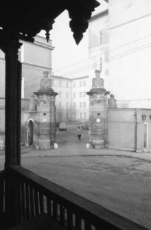 Jelenia Góra - Brama Wojanowska w dawnej lokalizacji (fot. 3) [Dokument ikonograficzny]