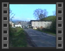 Waląca się zabytkowa karczma i kościół ewangelicki w Miszkowicach [Film]