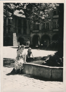 [Jelenia G&oacute;ra - Plac Ratuszowy - fontanna] [Dokument ikonograficzny]