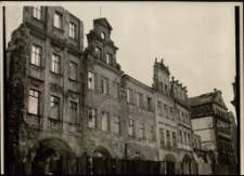 [Jelenia Góra - Plac Ratuszowy - kamienice] (fot. 1) [Dokument ikonograficzny]